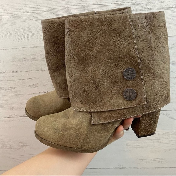 Muk Luks Chris Embossed Cuffed Heel Boots Size 8 - Picture 4 of 10